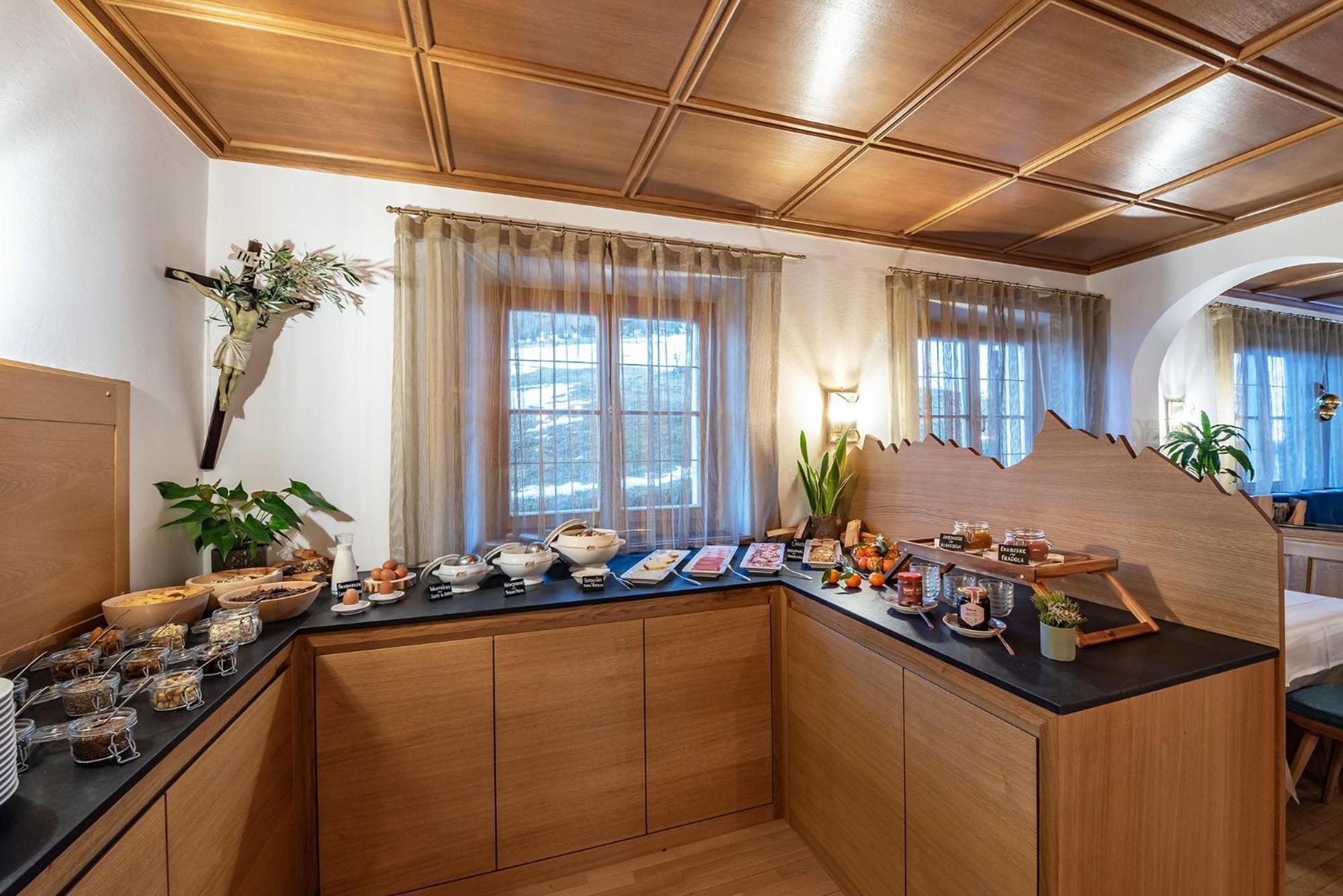 Hotel Bewaller Обереген Екстериор снимка