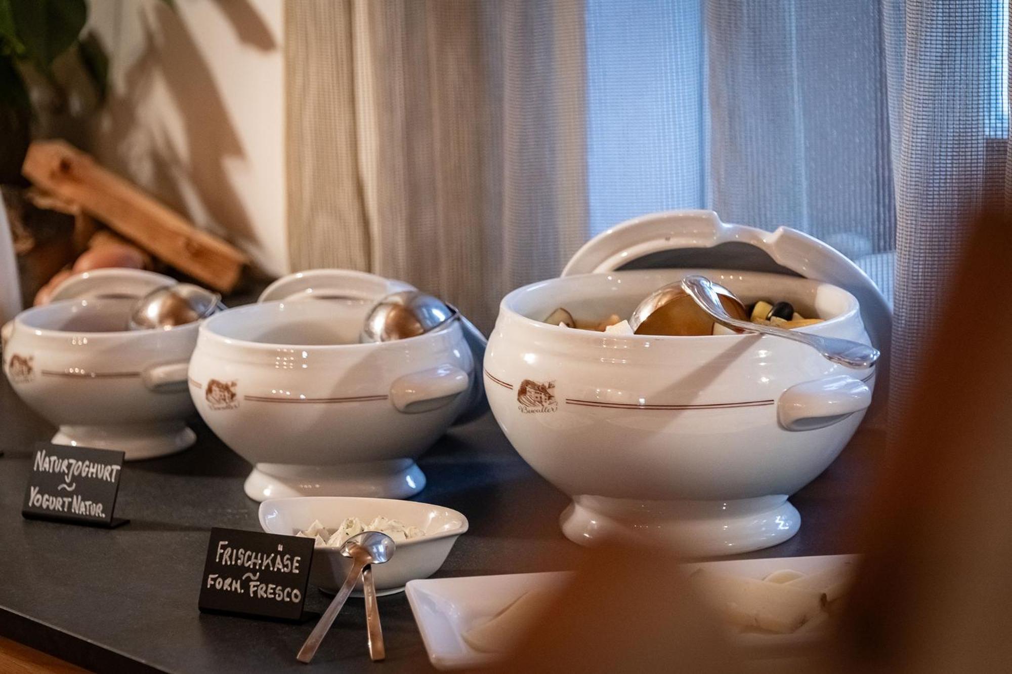 Hotel Bewaller Обереген Екстериор снимка
